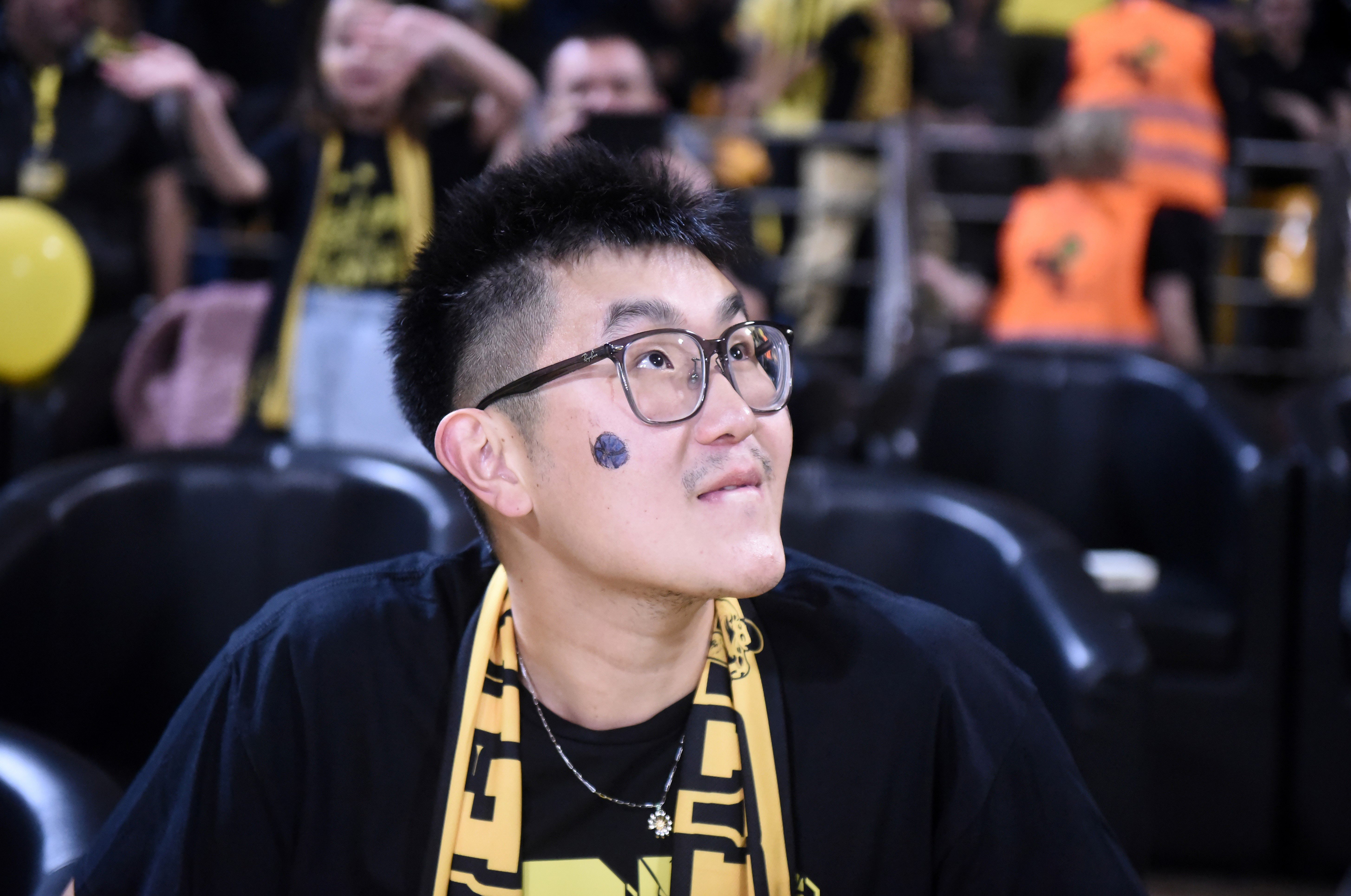 &Omicron; &Sigma;&iota;ά&omicron; &alpha;&pi;ό &tau;&eta;&nu; &pi;&rho;ώ&tau;&eta; &sigma;&epsilon;&iota;&rho;ά &sigma;&tau;&omicron; &Lambda;&omicron;&sigmaf; Ά&nu;&tau;&zeta;&epsilon;&lambda;&epsilon;&sigmaf;: &Kappa;&alpha;&tau;έ&gamma;&rho;&alpha;&psi;&epsilon; &tau;&iota;&sigmaf; &epsilon;&pi;&iota;&kappa;έ&sigmaf; ά&mu;&upsilon;&nu;&epsilon;&sigmaf; &tau;&omicron;&upsilon; &Gamma;&iota;ά&nu;&nu;&eta; &sigma;&tau;&omicron;&nu; &Lambda;&epsilon;&Mu;&pi;&rho;ό&nu; (vid)