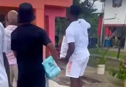 &Sigma;&pi;&omicron;&upsilon;&delta;&alpha;ί&alpha; &kappa;ί&nu;&eta;&sigma;&eta; &alpha;&pi;ό &tau;&omicron;&nu; &Lambda;&iota;&beta;ά&iota; &Gamma;&kappa;&alpha;&rho;&sigma;ί&alpha; &sigma;&tau;&eta;&nu; &pi;&alpha;&tau;&rho;ί&delta;&alpha; &tau;&omicron;&upsilon; (vid)