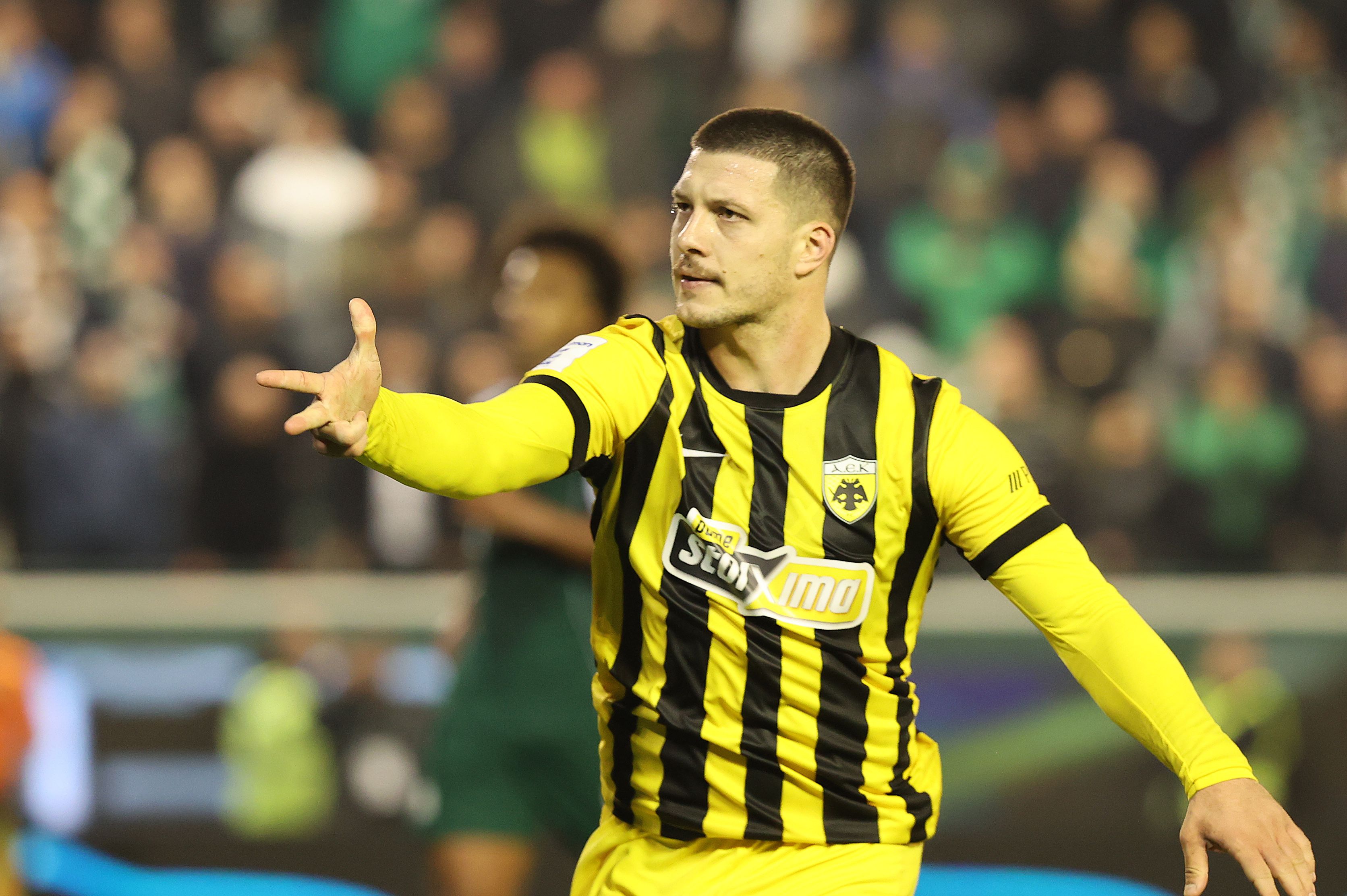 &Omicron; &nu;έ&omicron;&sigmaf; &epsilon;ί&nu;&alpha;&iota; &omega;&rho;&alpha;ί&omicron;&sigmaf;, &alpha;&lambda;&lambda;ά &omicron; &pi;&alpha;&lambda;&iota;ό&sigmaf; &epsilon;ί&nu;&alpha;&iota; &alpha;&lambda;&lambda;&iota;ώ&sigmaf;