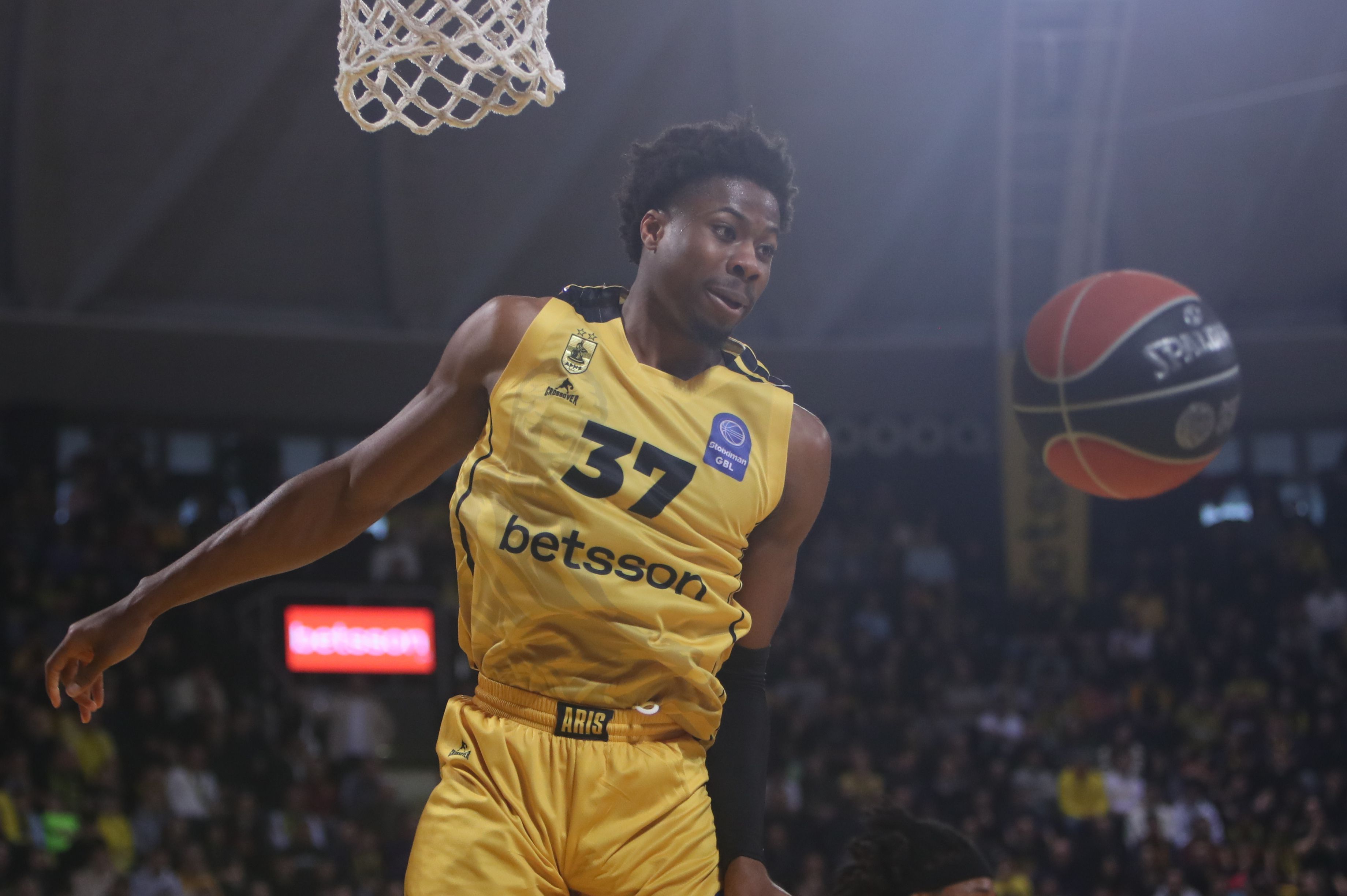 «Σκέπασε» τα καλάθια ο Κώστας Αντετοκούνμπο - Τι έκανε κόντρα στον Παναθηναϊκό (vid)