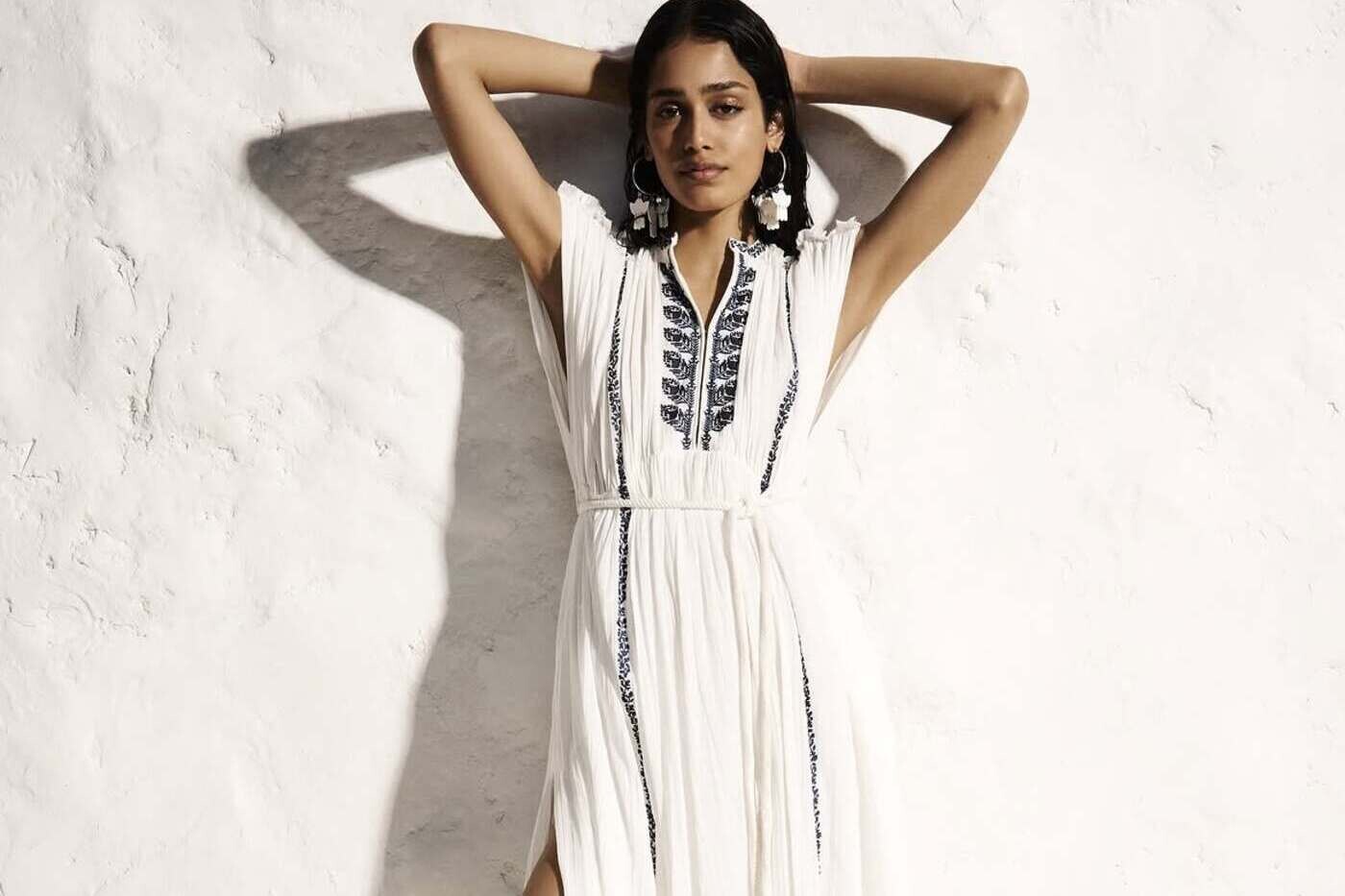 Summer Dress: &Eta; &pi;&iota;&omicron; &kappa;&omicron;&mu;&psi;ή &alpha;&pi;ά&nu;&tau;&eta;&sigma;&eta; &sigma;&tau;&iota;&sigmaf; &delta;ύ&sigma;&kappa;&omicron;&lambda;&epsilon;&sigmaf;, &zeta;&epsilon;&sigma;&tau;έ&sigmaf; &mu;έ&rho;&epsilon;&sigmaf; &tau;&omicron;&upsilon; &kappa;&alpha;&lambda;&omicron;&kappa;&alpha;&iota;&rho;&iota;&omicron;ύ