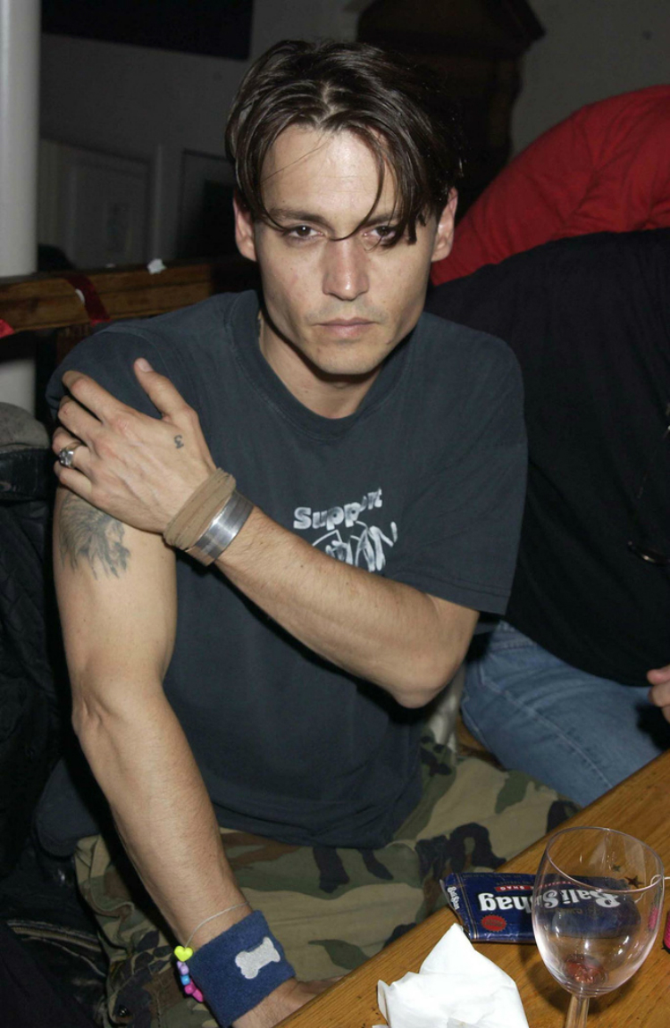 johnny-depp-style-icon-90s-04.jpg