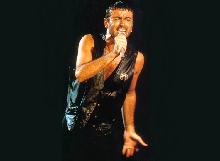 10georgemichael-looks-onstage-10.jpg