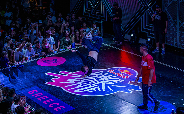 redbulldanceyour_keimeno1.jpg