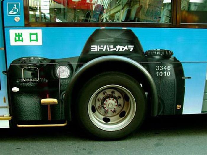 21-examples-of-bus-ads-that-make-chaotic-traffic-much-more-interesting-5e04702dc30bb__700.jpg