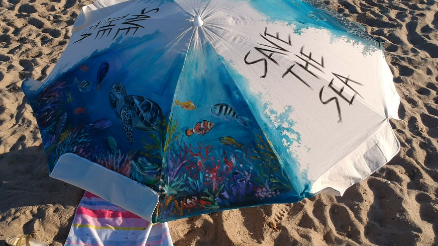 I-painted-my-Beach-Umbrella-to-spread-a-very-important-message-on-the-beach-5efb2cd6433bf__880 (1).jpg