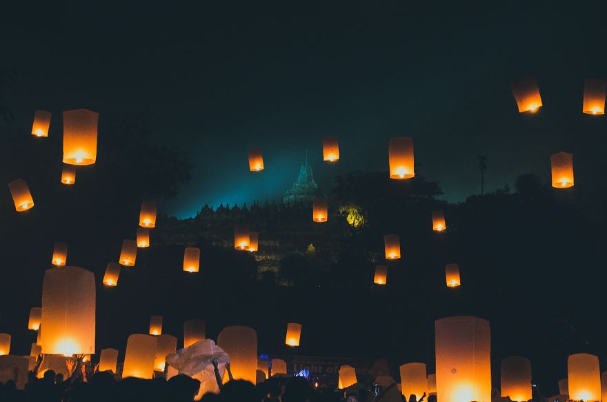 Lanterns-of-peace-by-afriantosilalahi-Indonesia-5f686c712c062__880.jpg