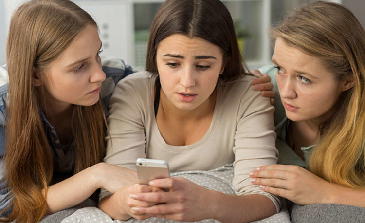 breakupsocialmedia750.jpg