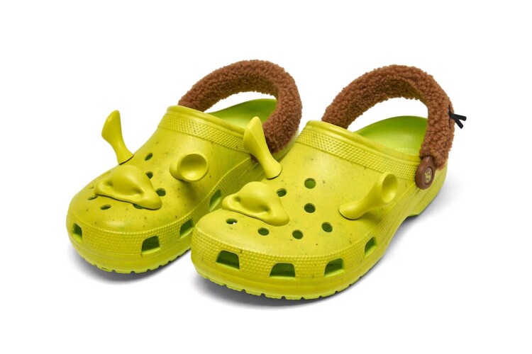 Τα Shrek Crocs είναι η ugly shoe επιλογή που δεν ξέραμε ότι χρειαζόμασταν!