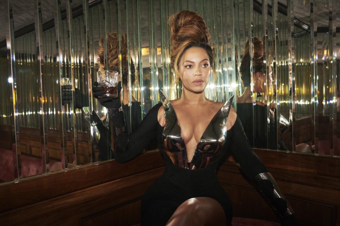Η Beyoncé γράφει ιστορία ως η πρώτη μαύρη γυναίκα στην κορυφή του Country Chart του Billboard με το κομμάτι “Texas Hold ‘Em”