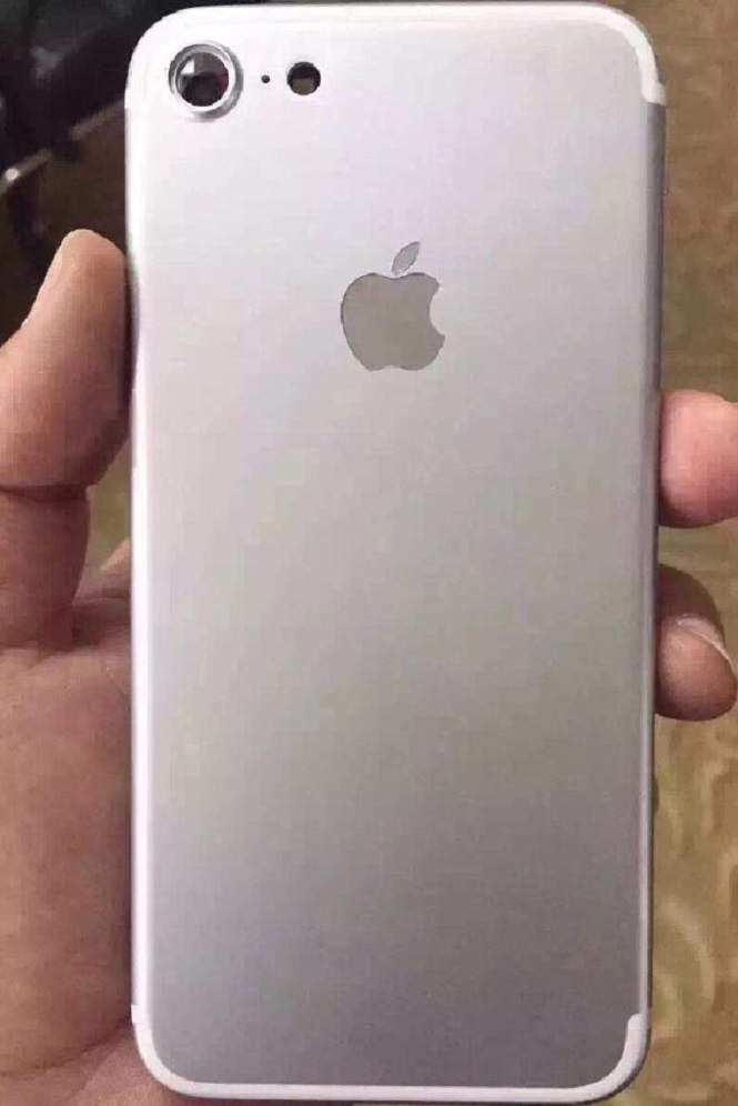 8-first-look-at-iphone7-3.jpg