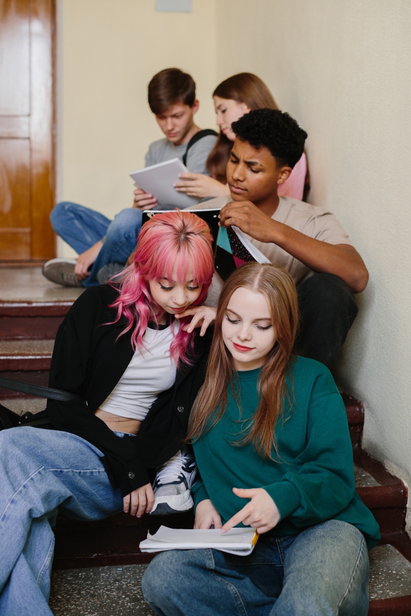 Γιατί η Gen Z ανακαλύπτει ξανά την πλήξη