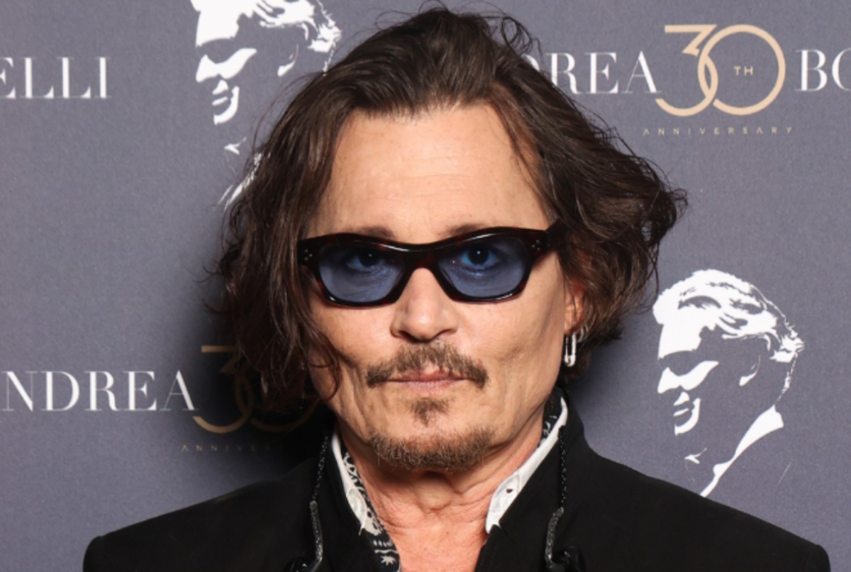 Τα φαντάσματα επιστρέφουν: Ο Johnny Depp σε μια σκοτεινή Χριστουγεννιάτικη ιστορία