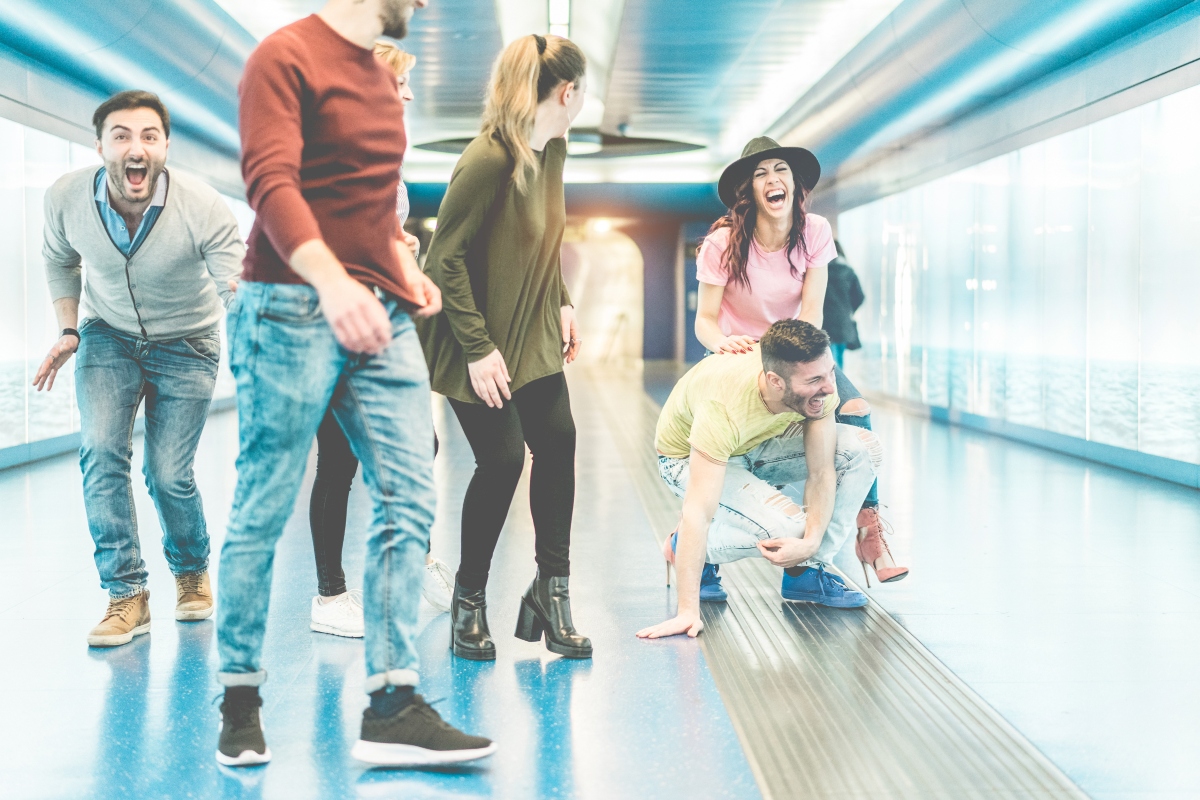 Οι σκληρές φάρσες του TikTok: Όταν ένα «αθώο αστείο» γίνεται περιεχόμενο κακοποίησης