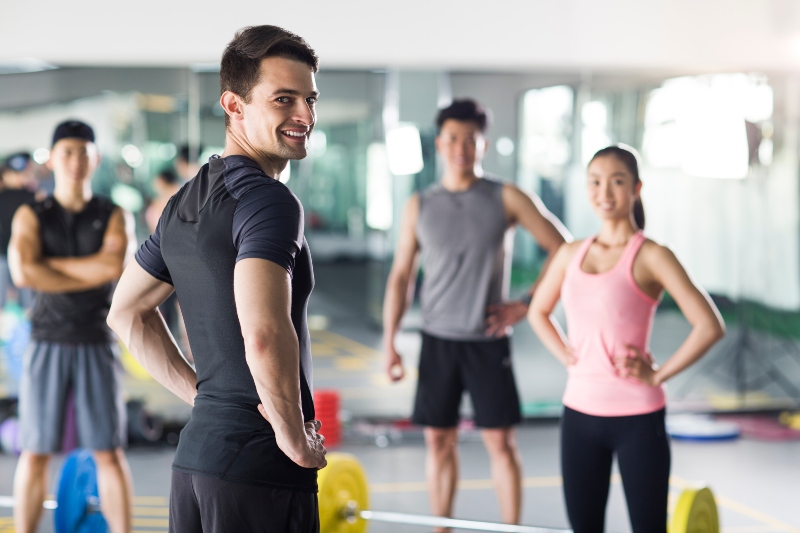 H Gen Z προτιμάει το γυμναστήριο από τα after-office drinks